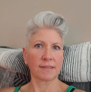 Meet your Posher, Leigh